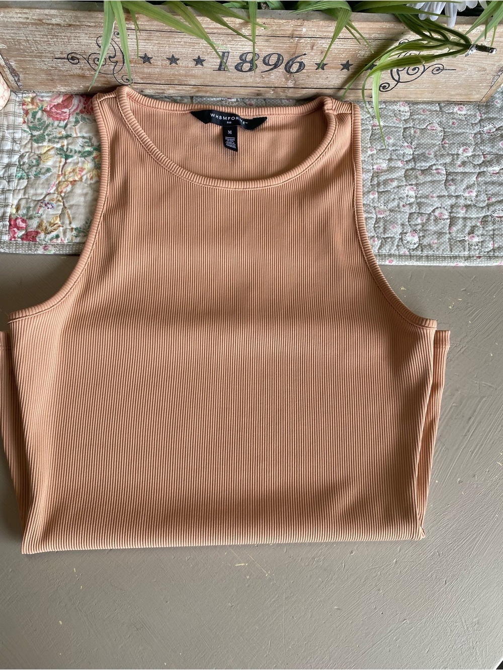 White House Black Market Ribbed Tank Top in Peach (Size M)